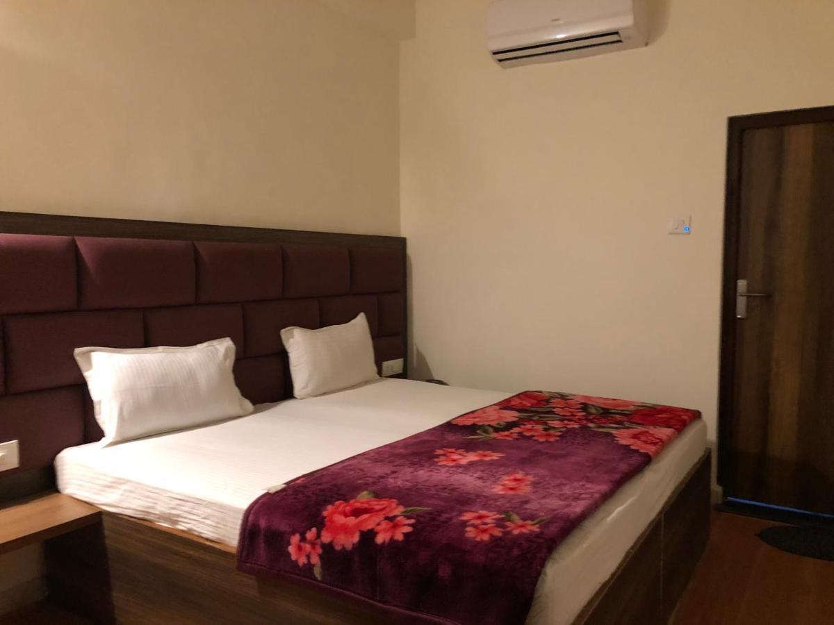 Madpackers Agra Hostel Agra  Exterior photo